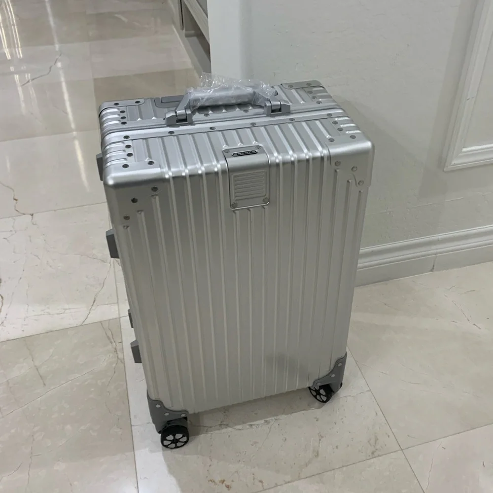 CHAMPS Aluminum Hardside Spinner Suitcase